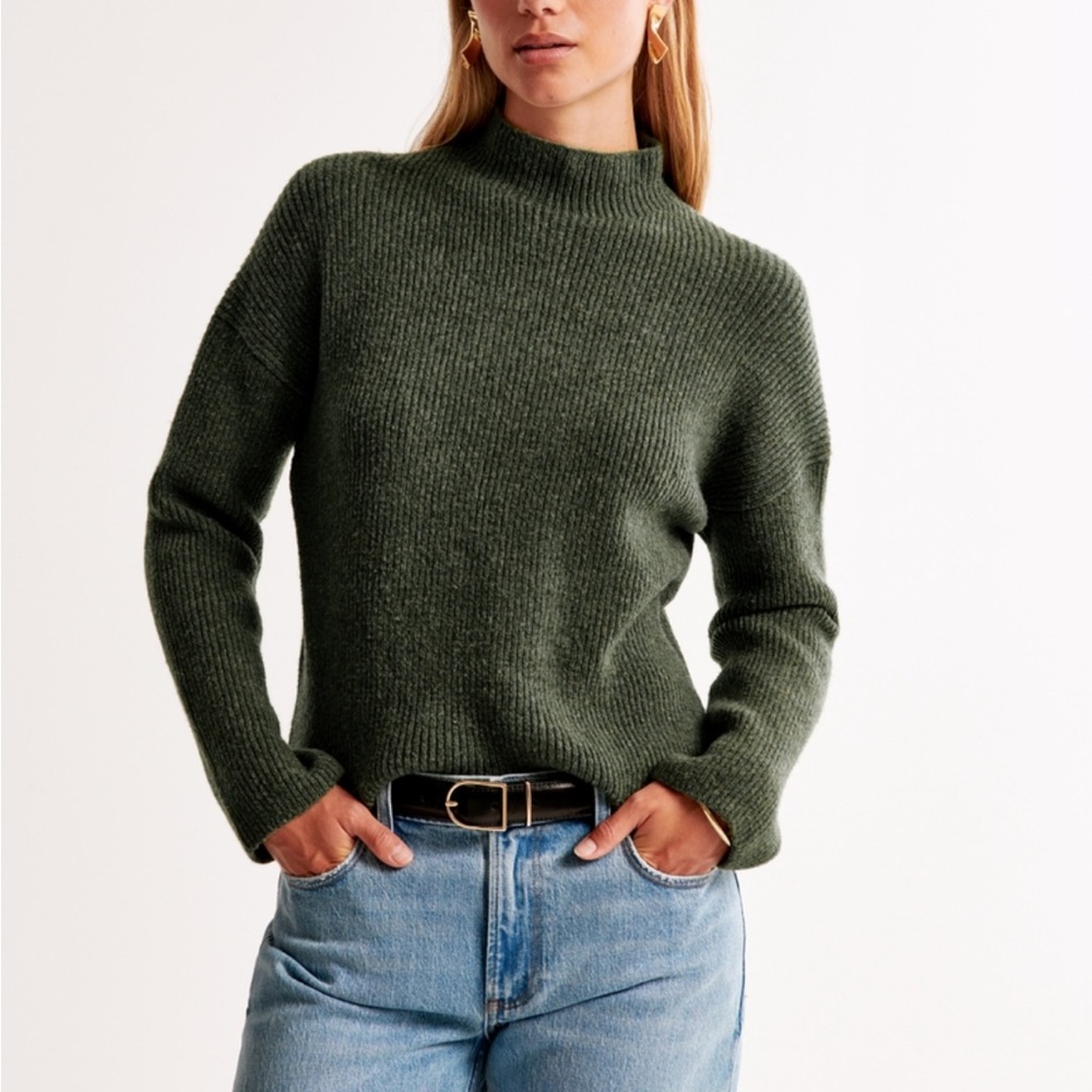 EASY FUNNEL NECK SWEATER
